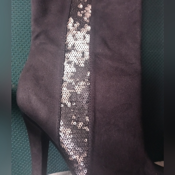 Jennifer Lopez Black suede boots with silver sequins down the side, Size 10 - Picture 2 of 4